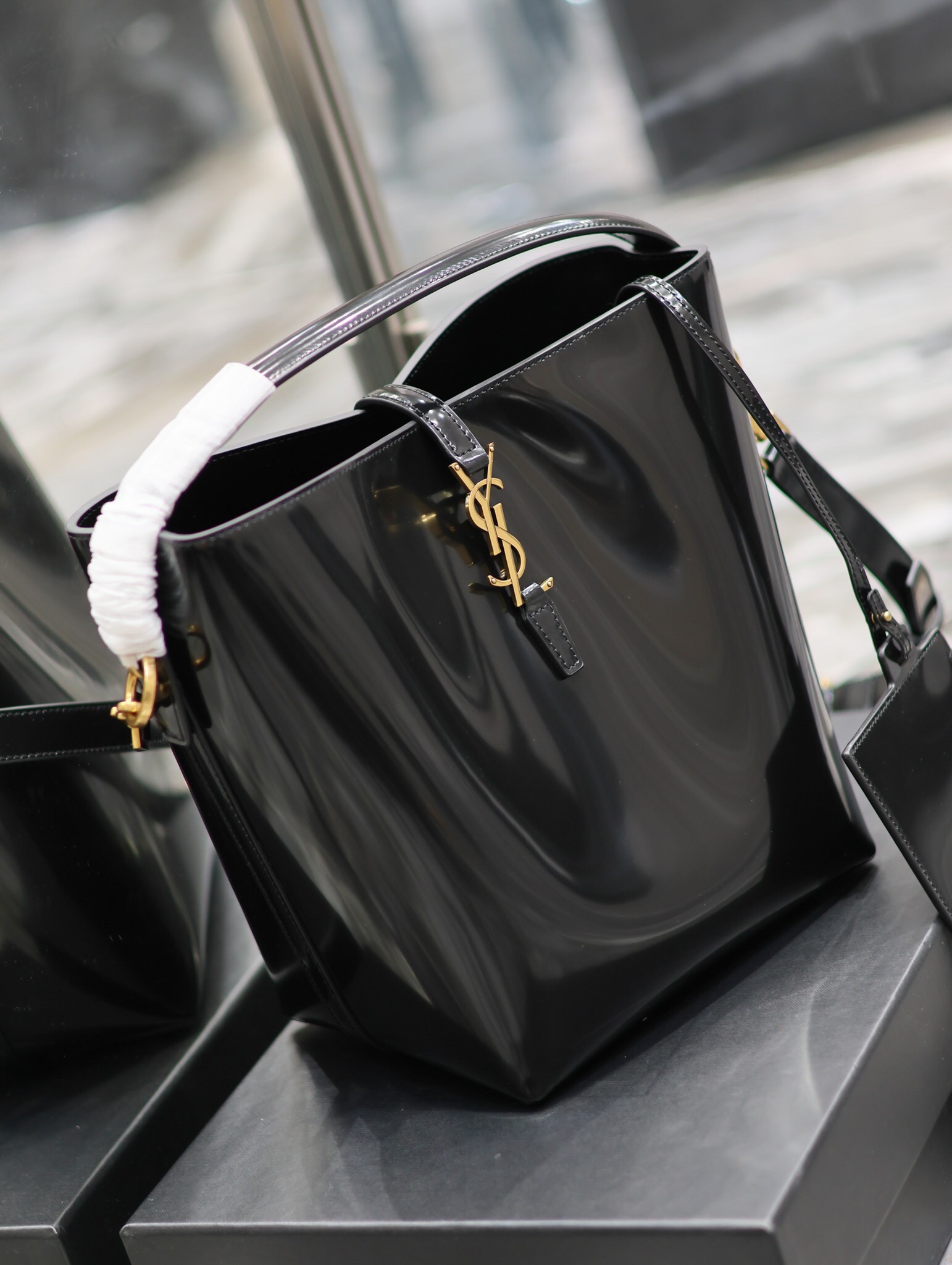 Y*L  LE  5A7 BAG