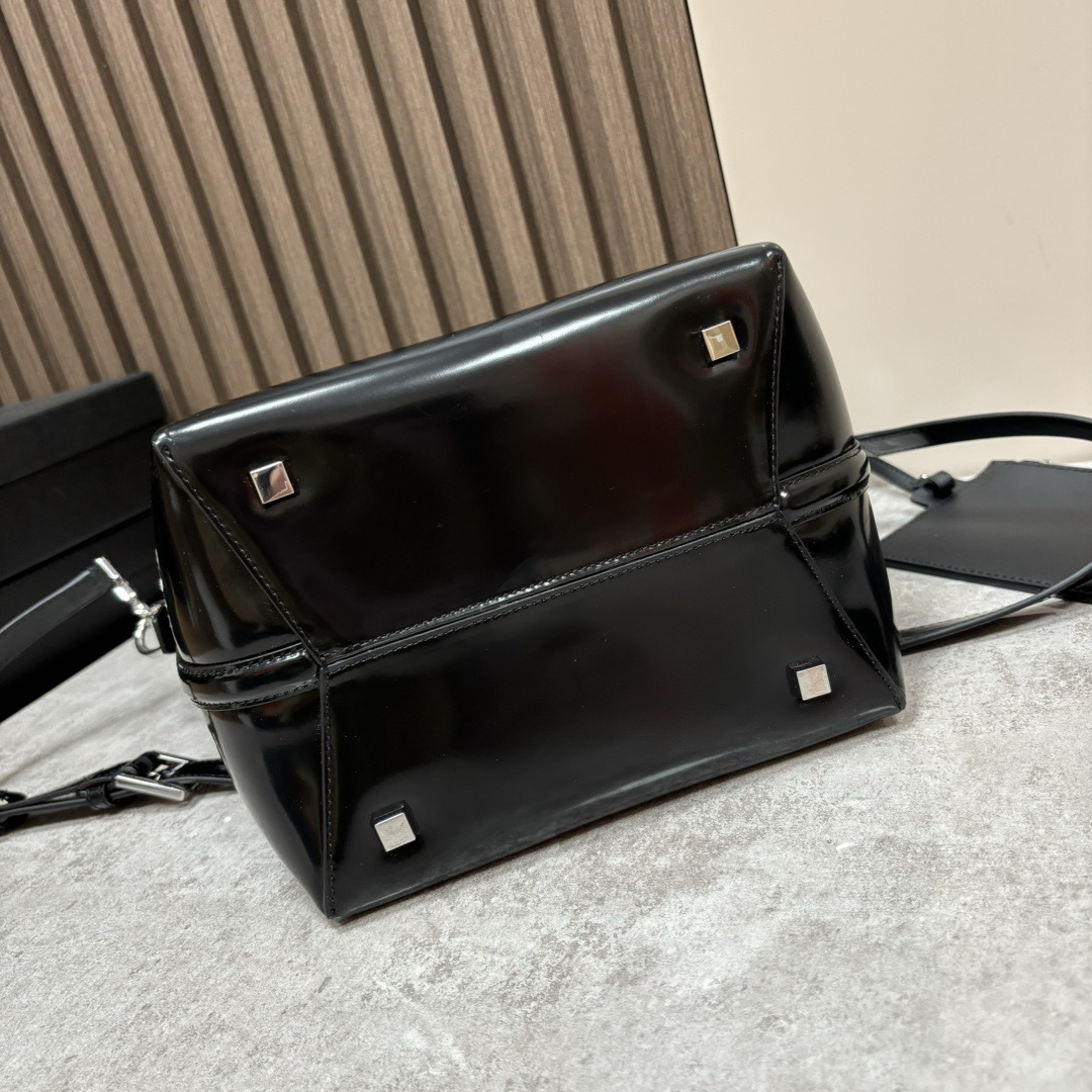 Y*L  LE  5A7 BAG