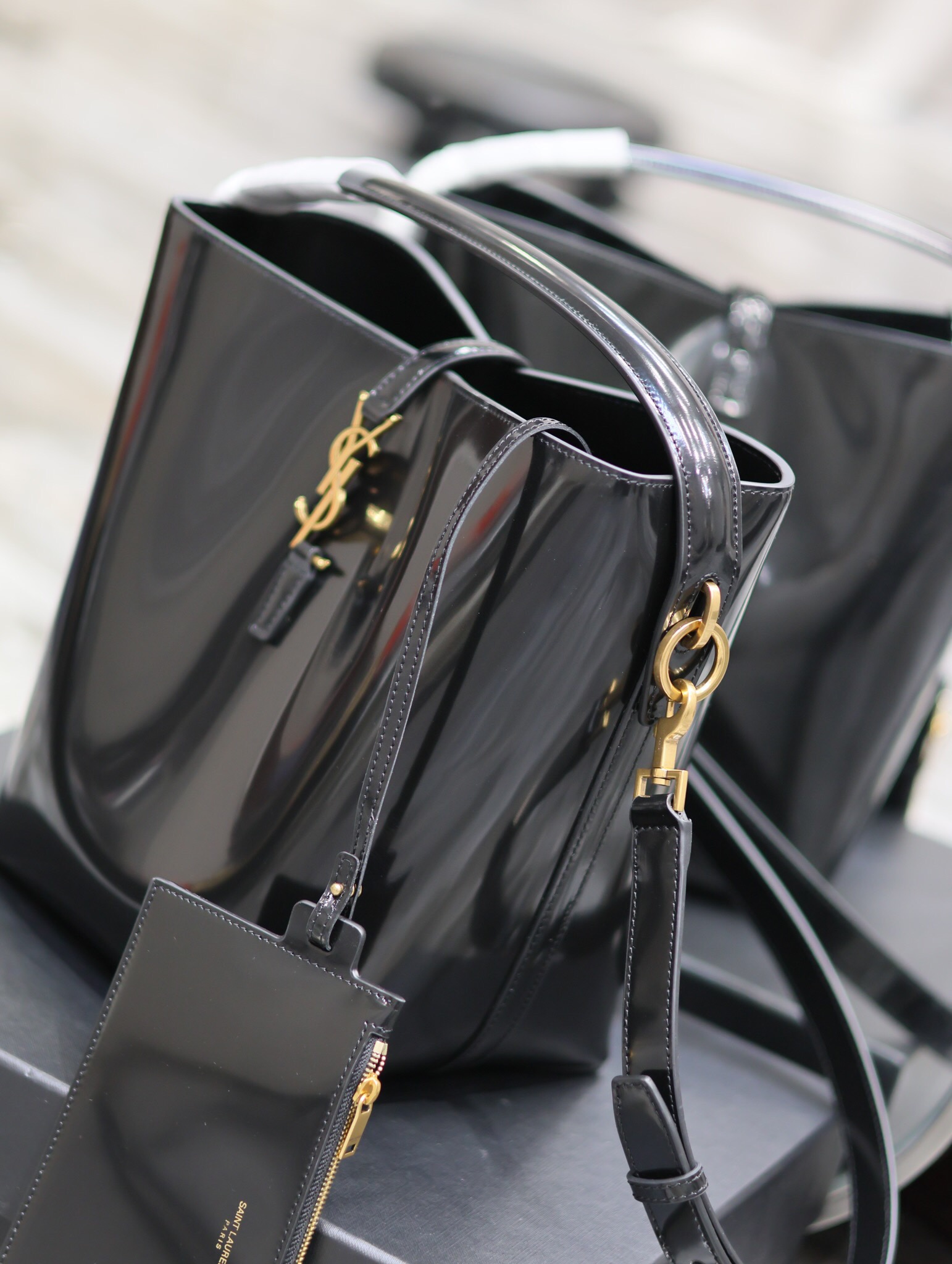 Y*L  LE  5A7 BAG