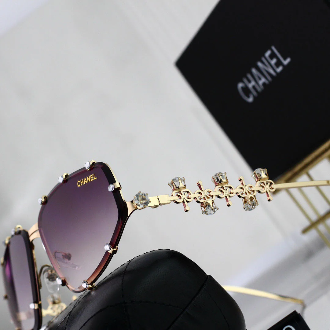 Di*m*nd-style visor sunglasses