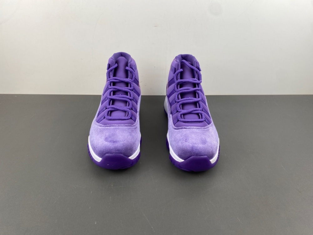 Air Jordan 11  CT8012-555