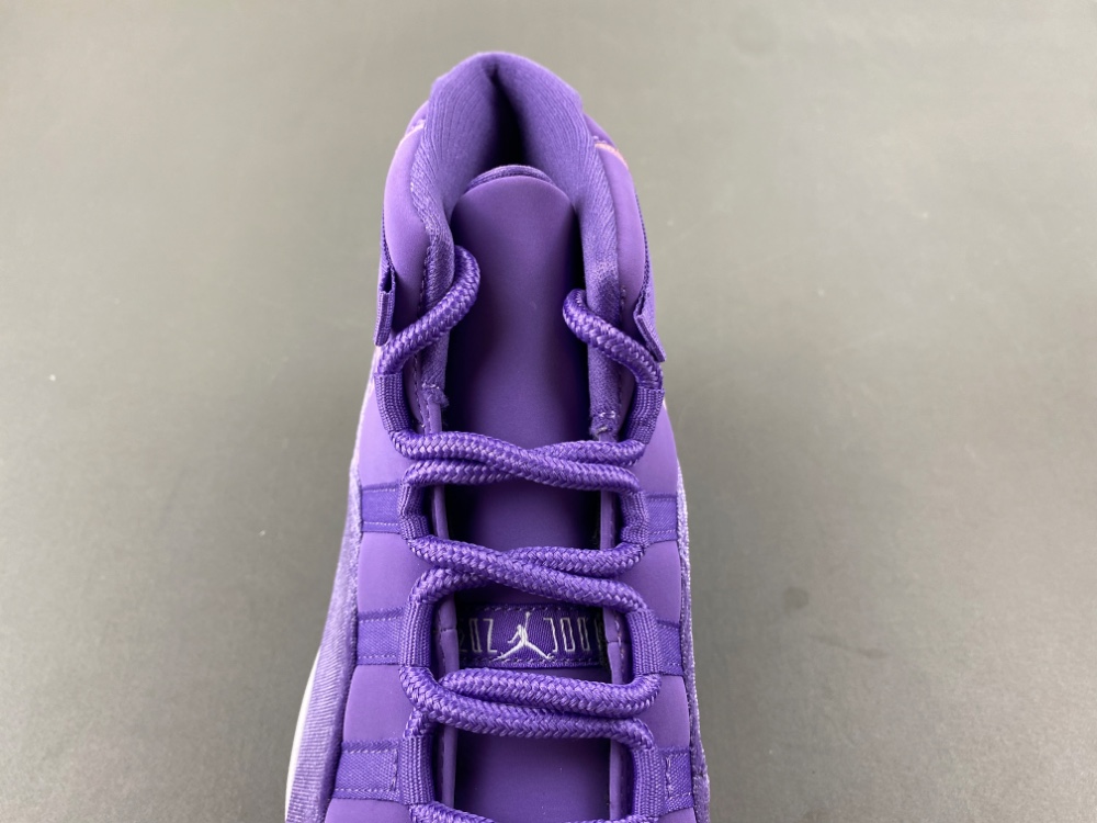 Air Jordan 11  CT8012-555