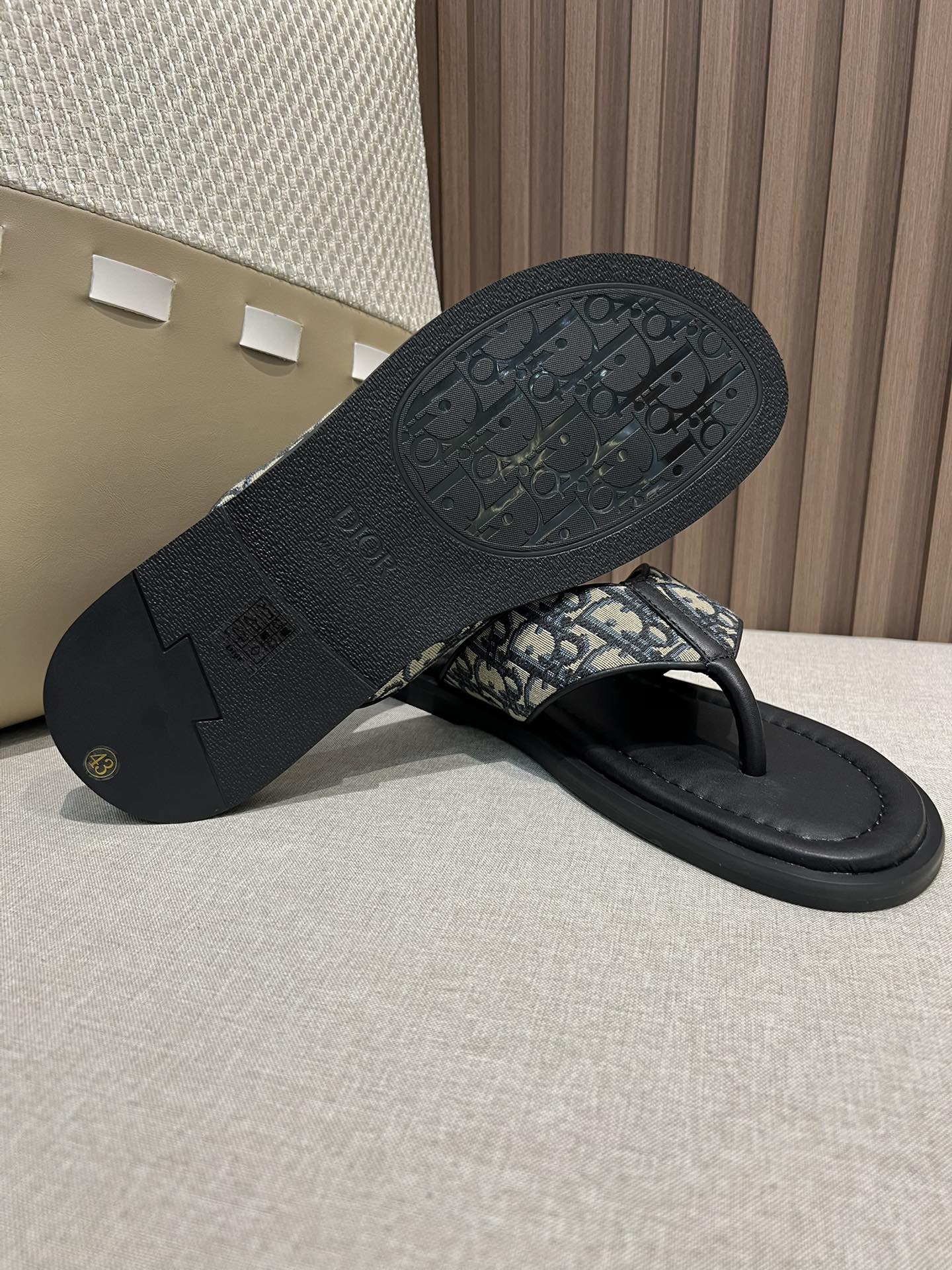 Dior slide