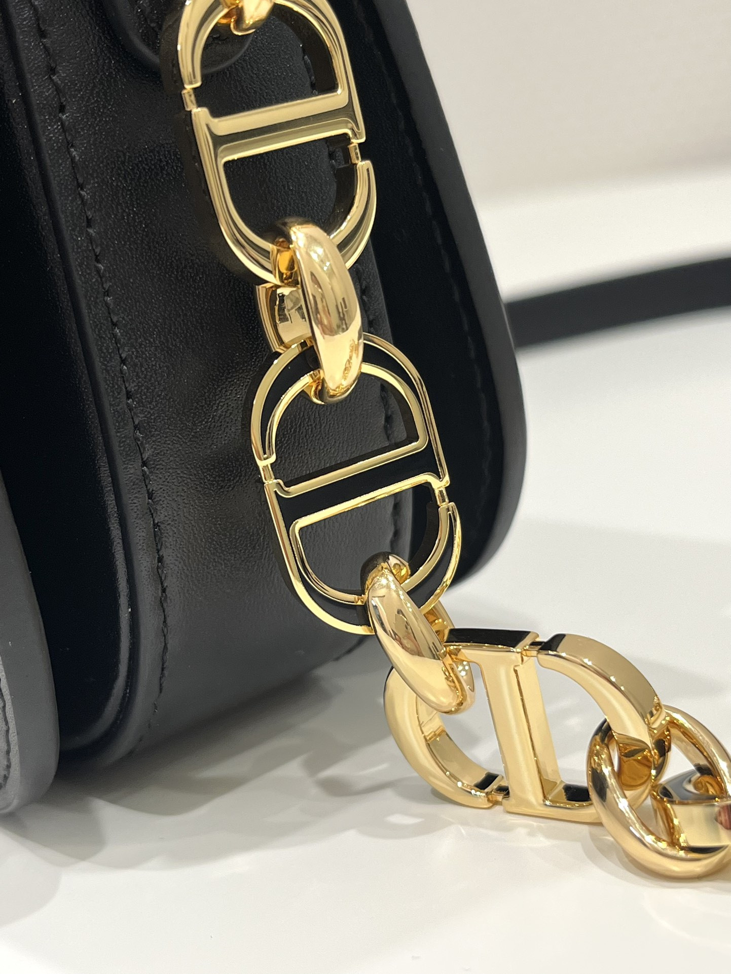 30 Montaigne Bag