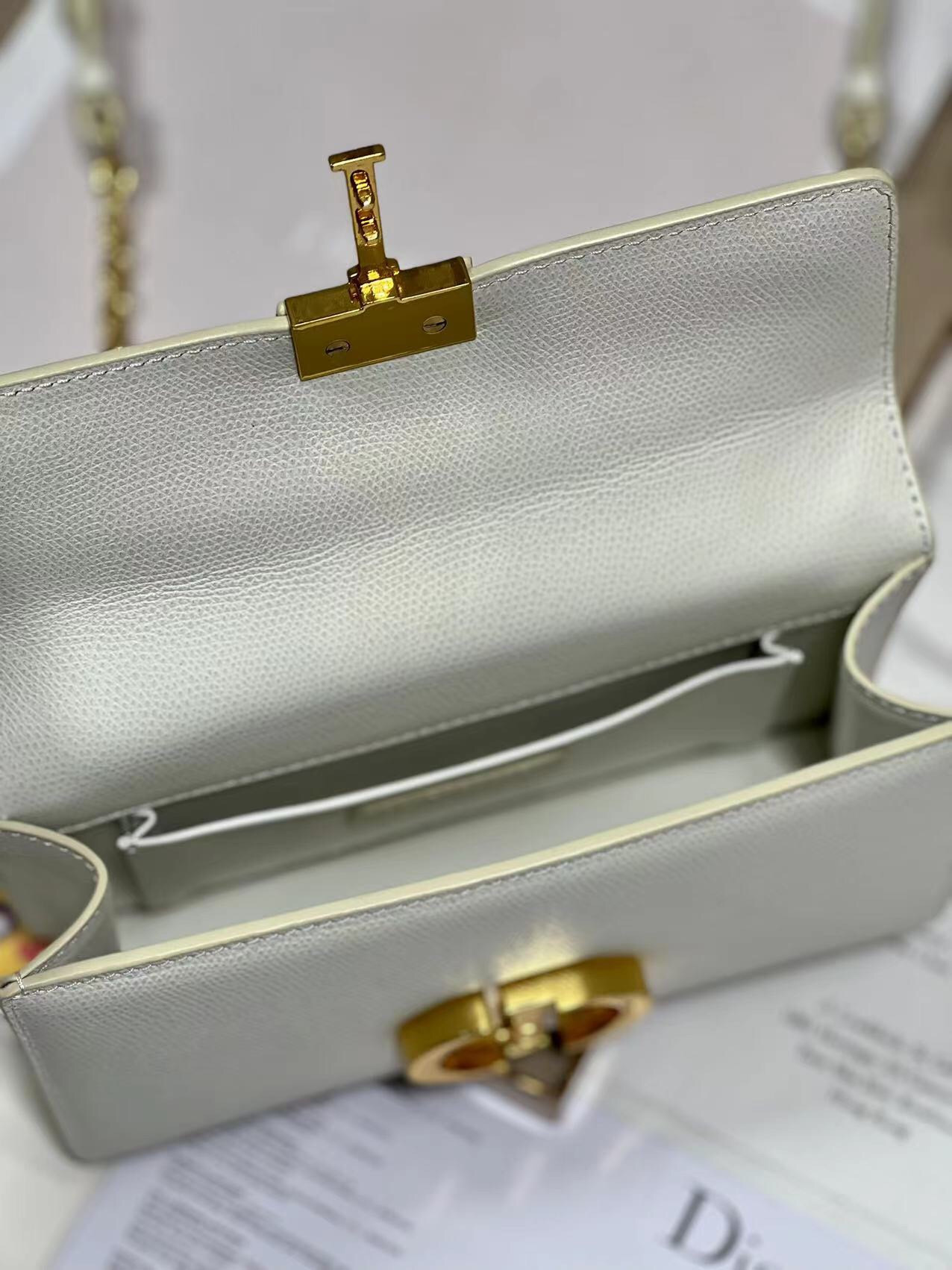 30 Montaigne East-west Bag With Chain