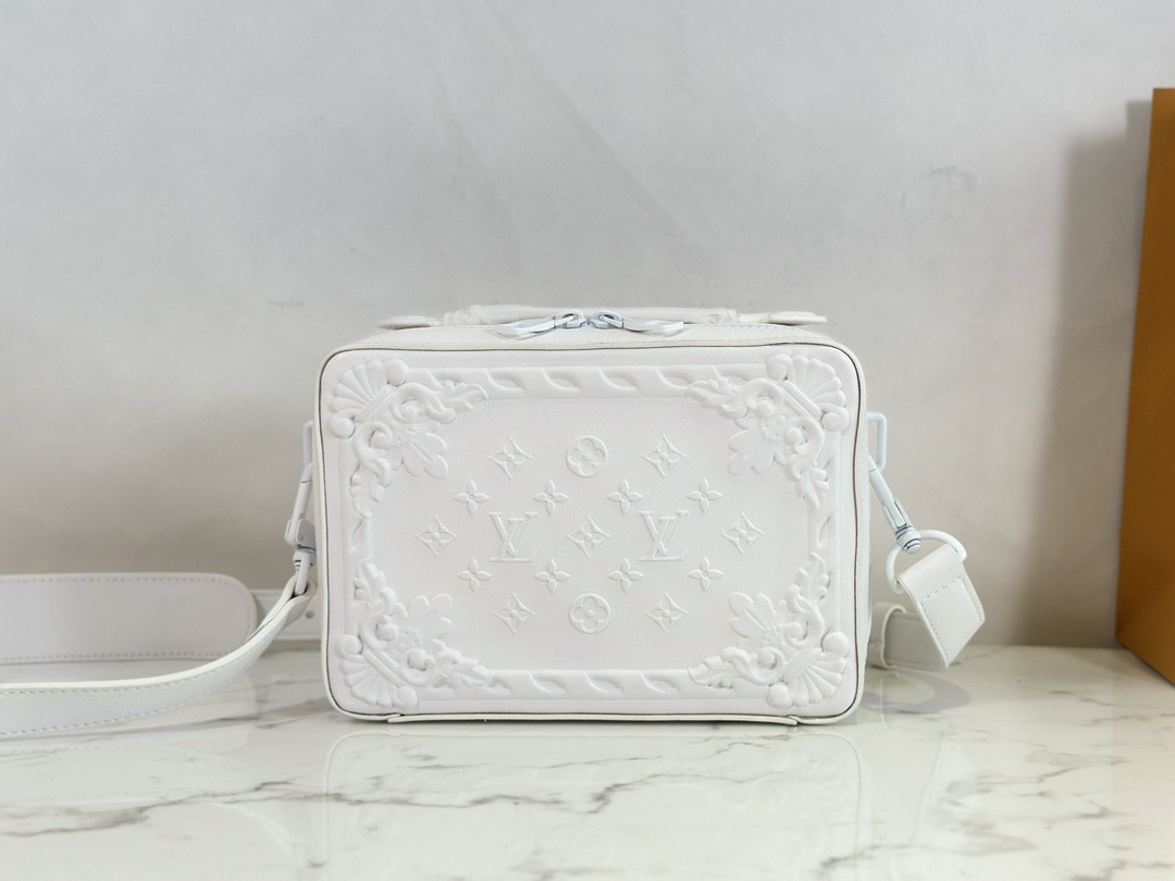 Lv Soft Trunk