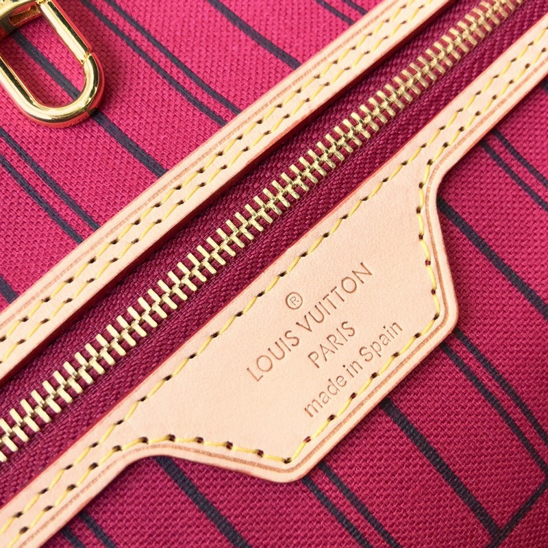 Louis Vuitton Neverfull Bag