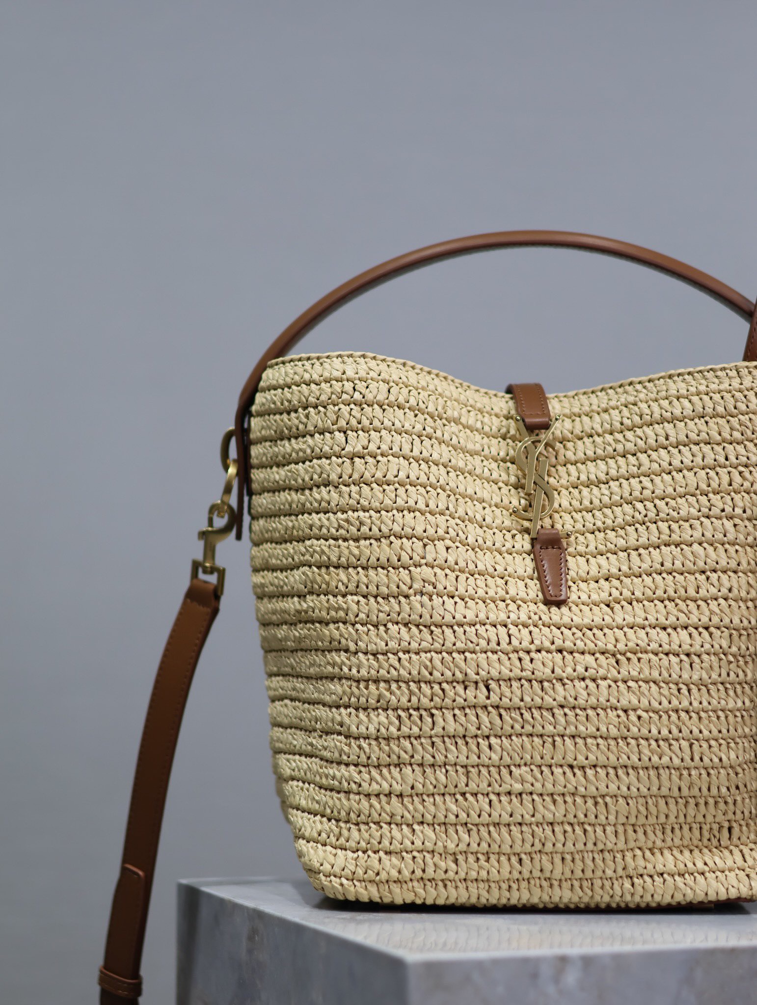 YSL apricot woven LE 37 woven bucket bag Style number: 742828 Size: 20×25×16cm