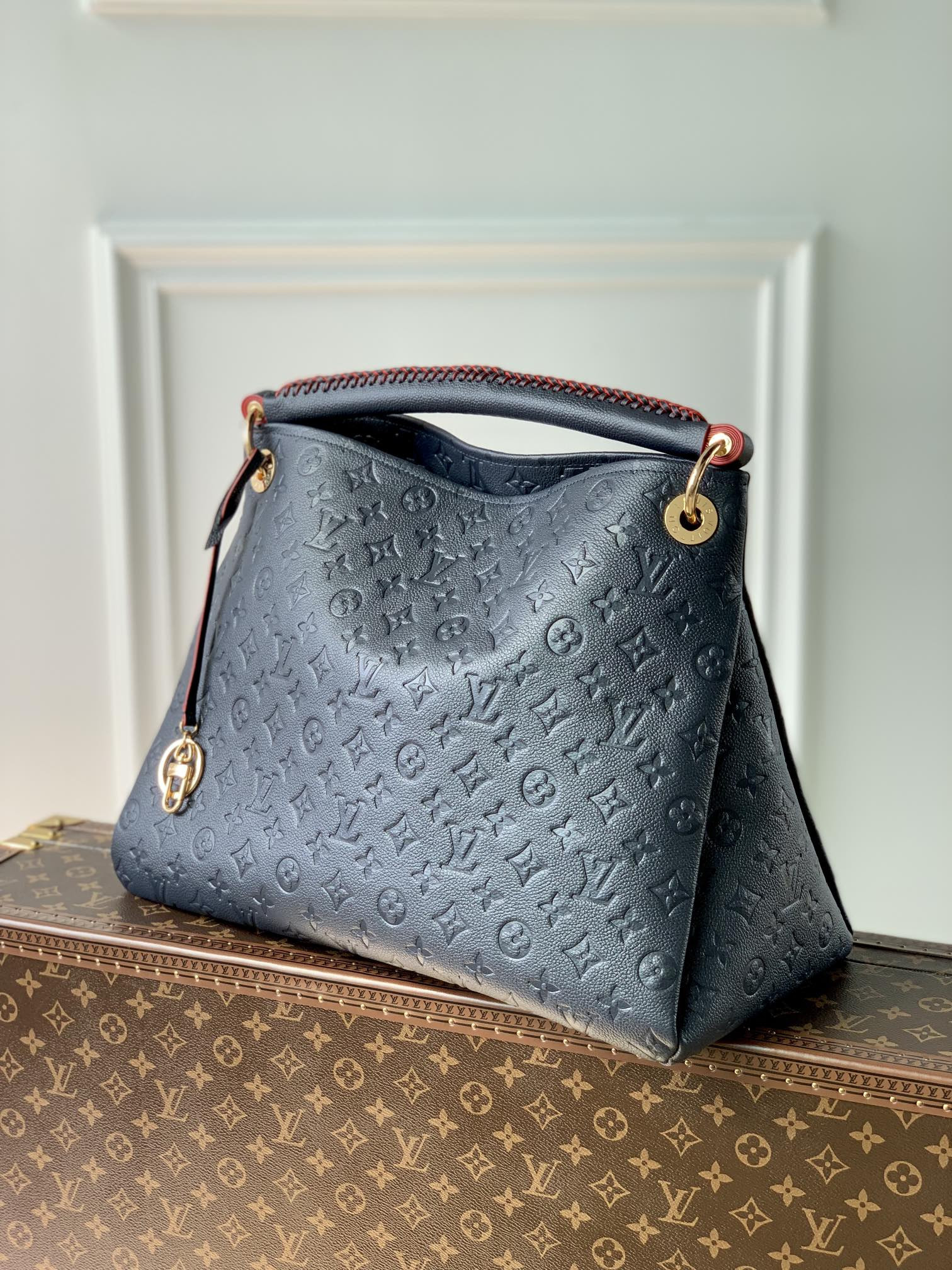 Louis Vuitton Artsy Bag