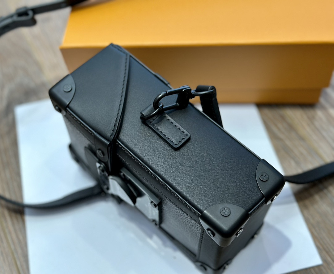 Lv Soft Trunk