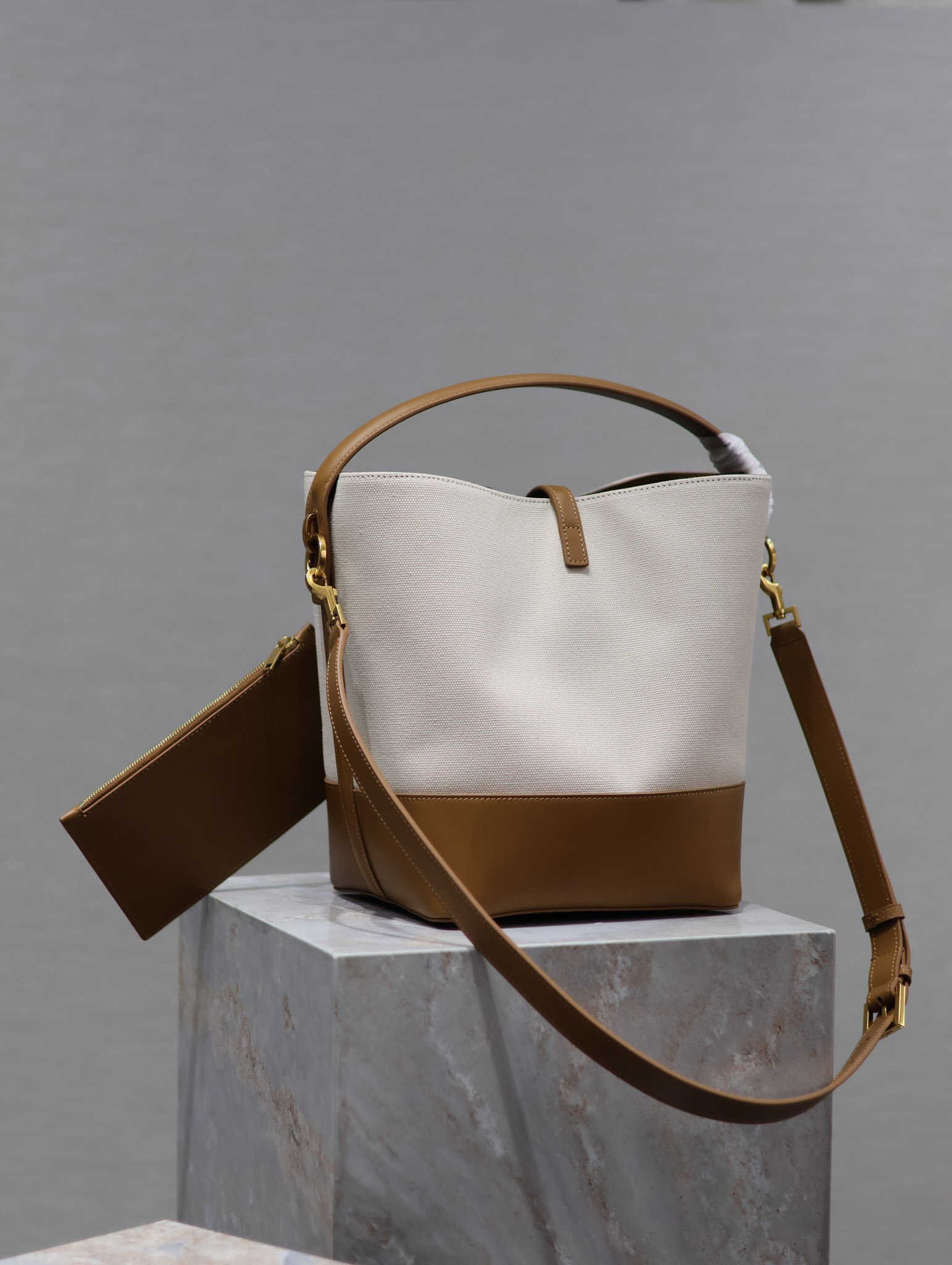 Ysl Le 5à7 Bucket