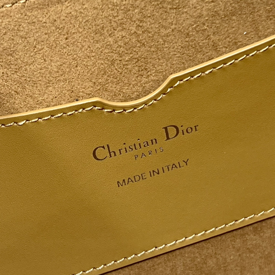 30 Montaigne Bag